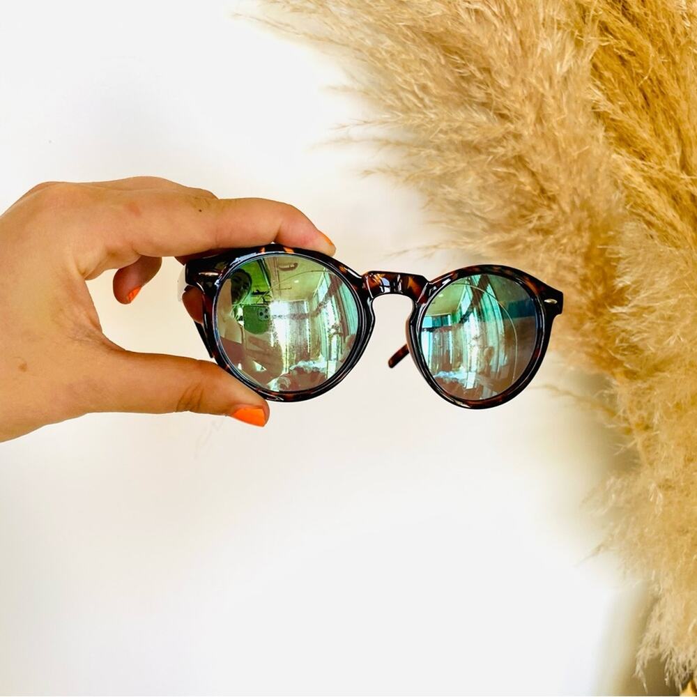 Round Black Brown Tan Tortoiseshell Plastic Blue Mirror Lens Sunglasses Sunnies